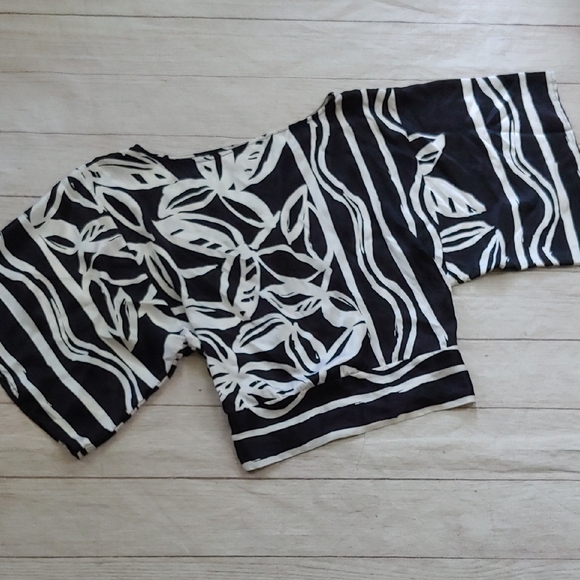 Cache Bold Black & White Silk Top - Picture 1 of 8